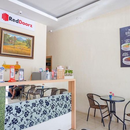 Reddoorz Plus @ Losari Makassar Exteriör bild