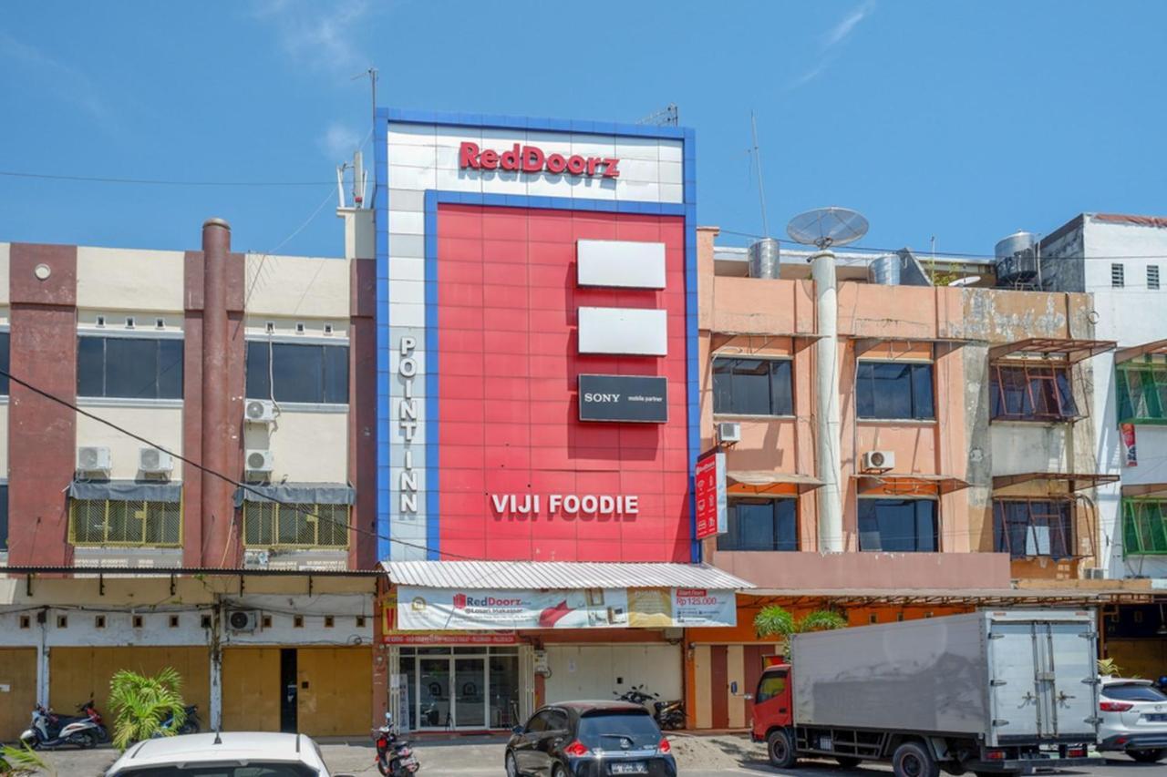 Reddoorz Plus @ Losari Makassar Exteriör bild