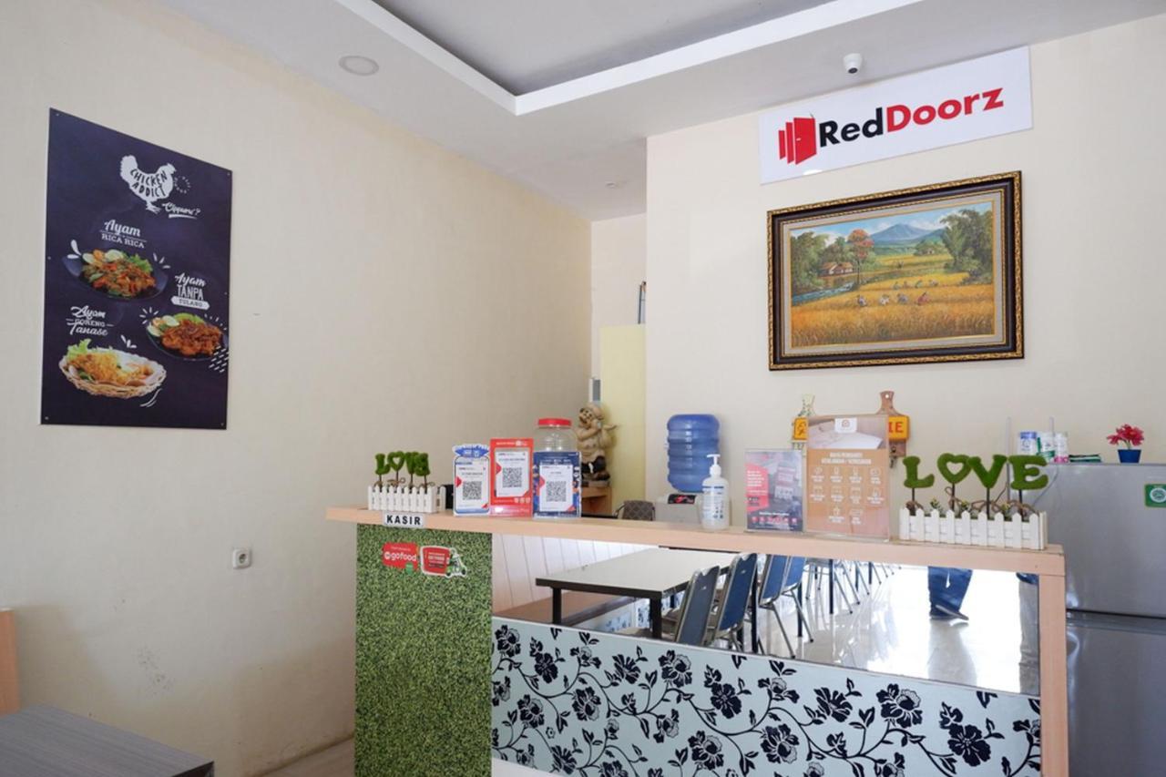 Reddoorz Plus @ Losari Makassar Exteriör bild
